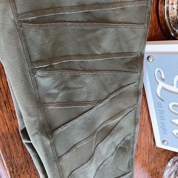 Lululemon - Picture 4 of 6